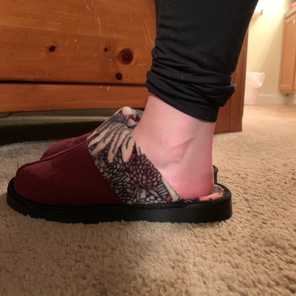 Slippers - Picture 2 of 3